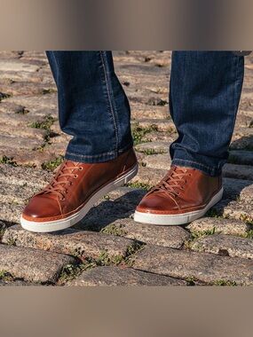 Wolverine Tan Leather Low-Top Lace-Up Sneakers